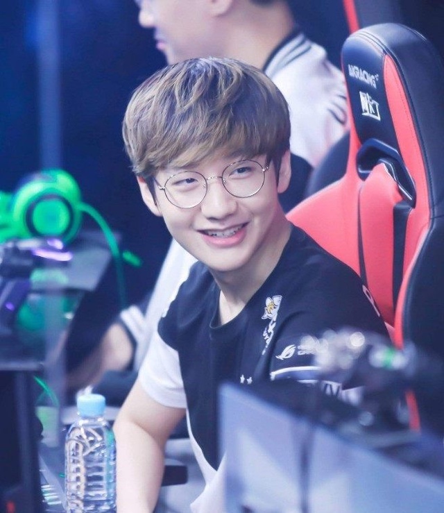 线充满了更 线充满了更