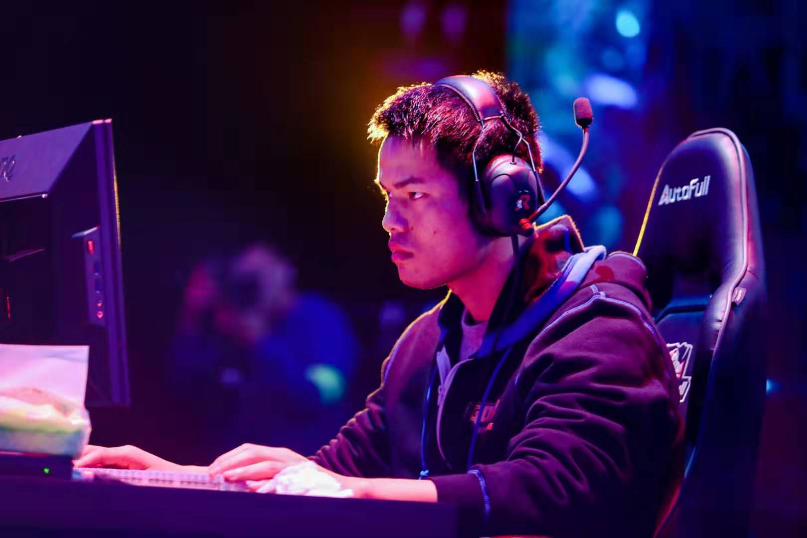 往让对手在 往让对手在