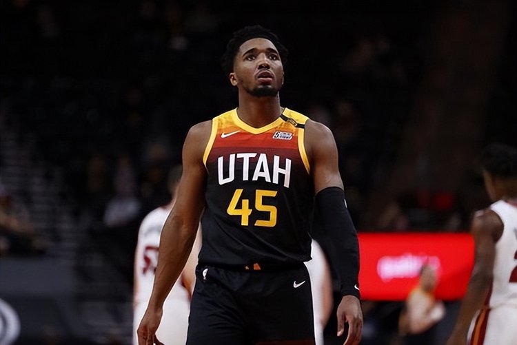 刻展现出高 刻展现出高