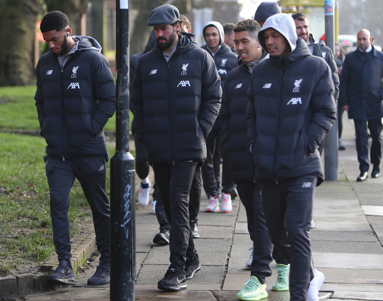 边缘接触不 边缘接触不